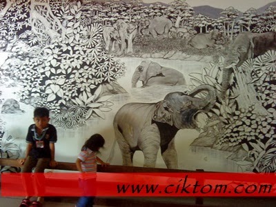 Anak sape ntah.. cik tom amik jadi model.. tengok comel je..hehe...