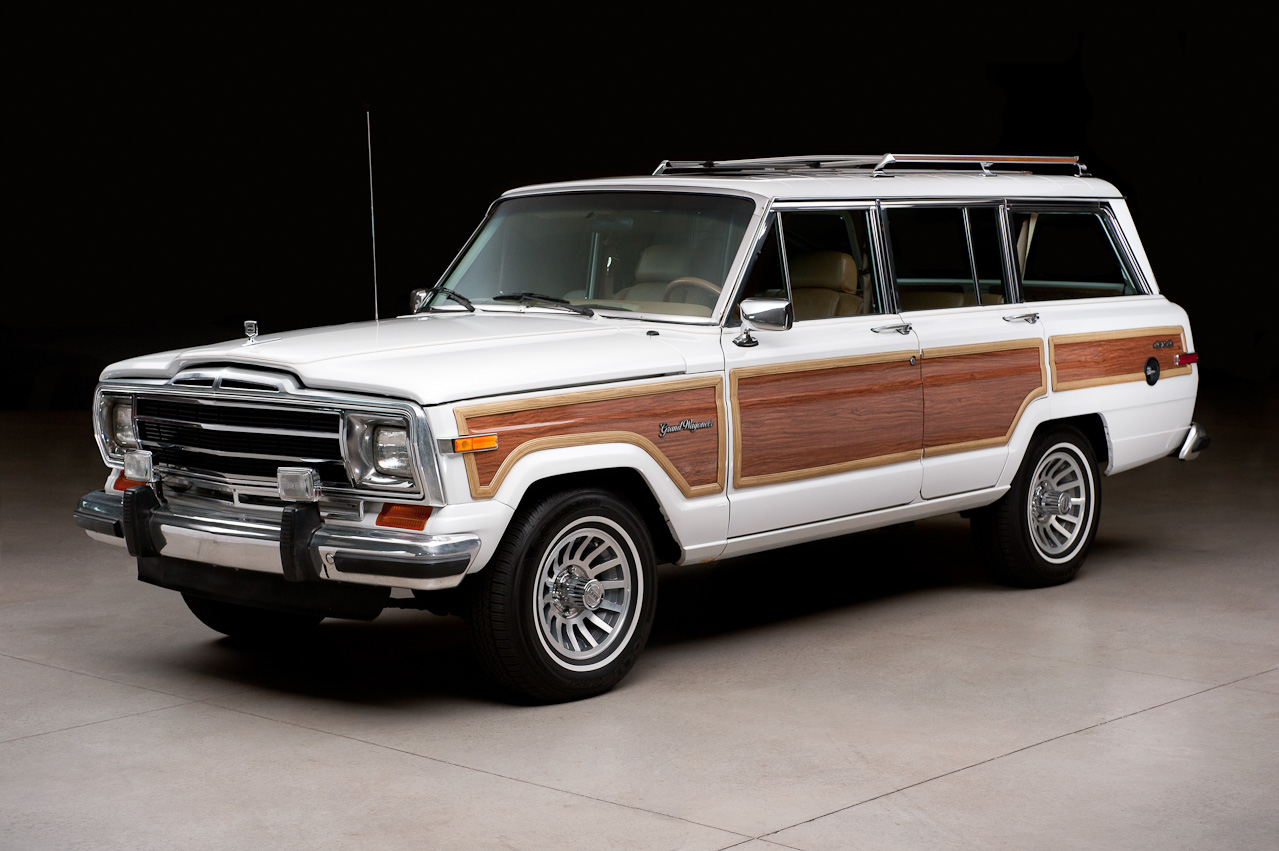 OrangeCW Scalemodels Jeep Grand Wagoneer (1986) AUTOart 1/18