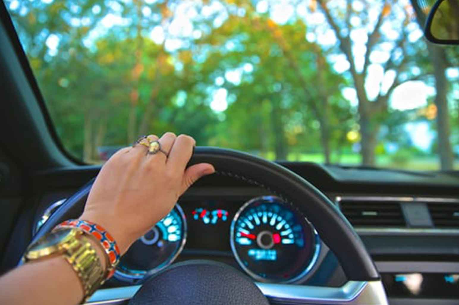 Solo Female Travelers: Dos and Don’ts on Safety on the Road Solo Female Travelers: Dos and Don’ts on Safety on the Road
