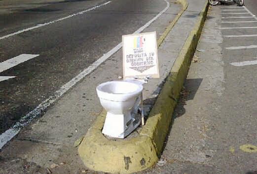 Venezuela, en el Ojo del Huracan: Misión OPINA: Protestan con pocetas