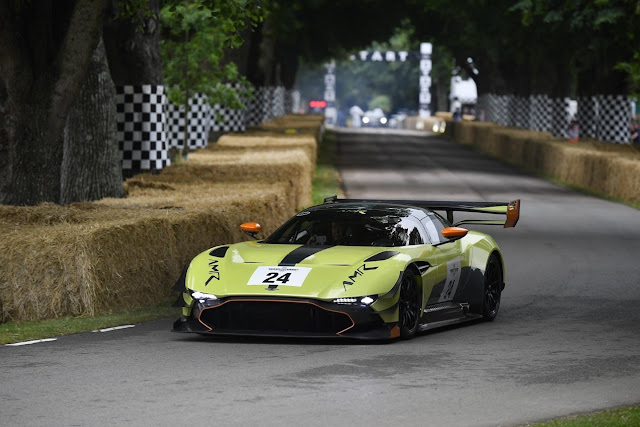 Aston Martin Vulcan Amr Pro