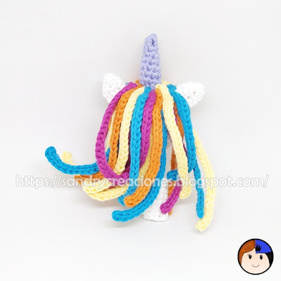 Decora lápices niña unicornio detrás