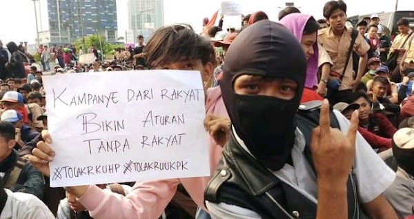 Polisi Tangkap 570 Pelajar SMA-SMP yang Demo di DPR