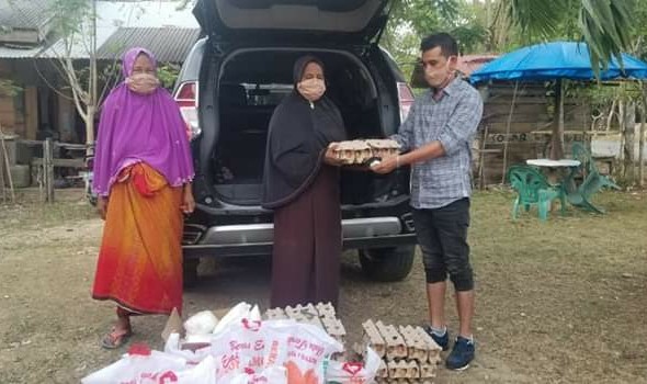 Prihatin Akibat Virus Corona, Mantan GAM Amad Lumbeng Bagi Sembako pada Masyarakat April 13, 2020