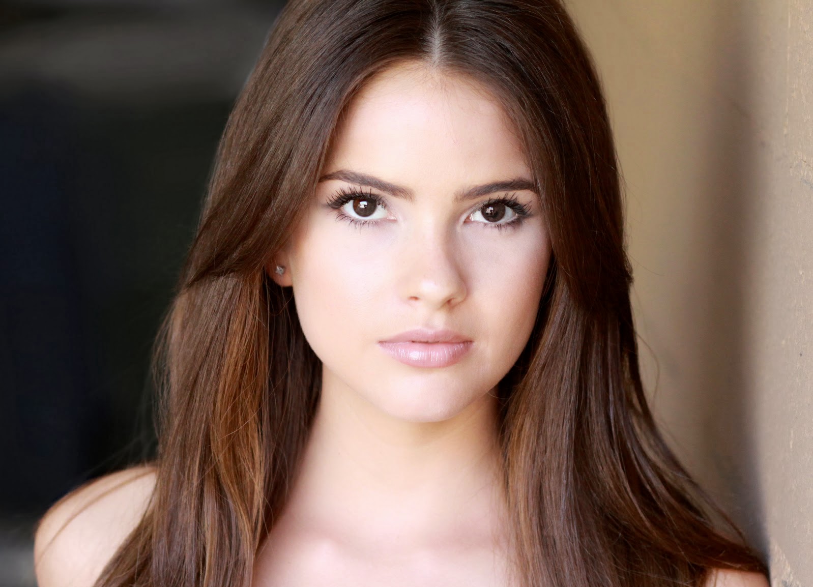 Celebrities: SHELLEY HENNIG