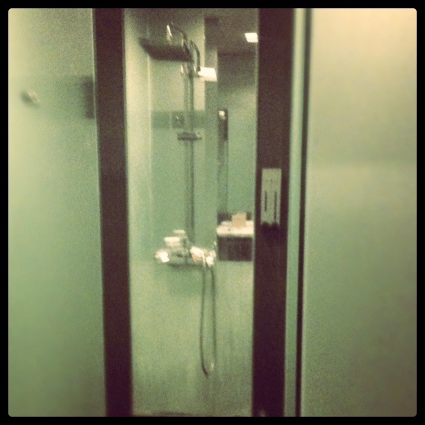 jonnyontheroad Sleeping at Incheon Airport