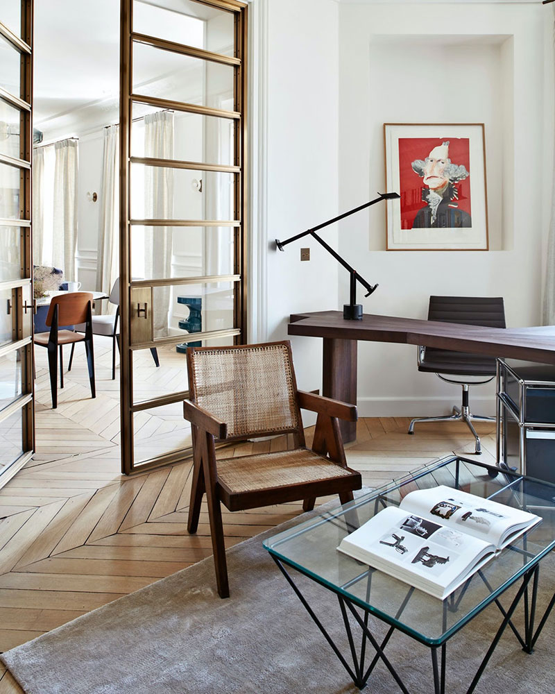 A refined apartment in a 19th century house in Paris