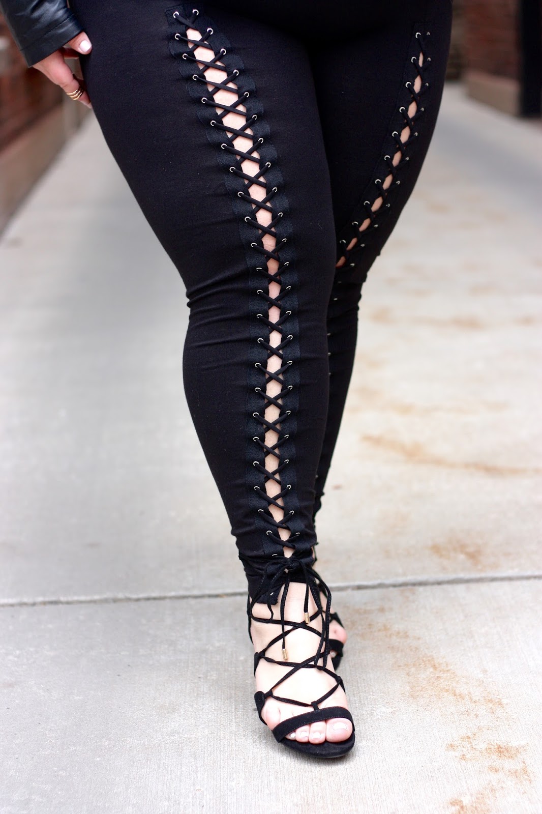 plus size lace up leggings, khloe kardashian lace up leggings, criss cross leggings, plus size fashion, plus size fashion blogger, natalie craig, natalie in the city, fashion, chicago blogger, midwest blogger, forever 21 plus