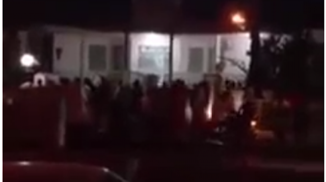 (بالفيديو) - احتقان في الحنشة بسبب فتح مقر البلدية ليلا
