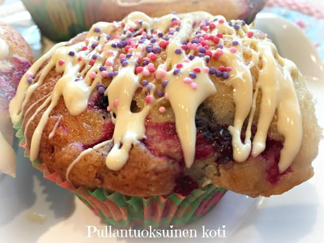 #muffin #cupcake #muffini #muffinssi #kuppikakku #leivonnainen #baking #dessert #delicious #whitechololate #berrybaking