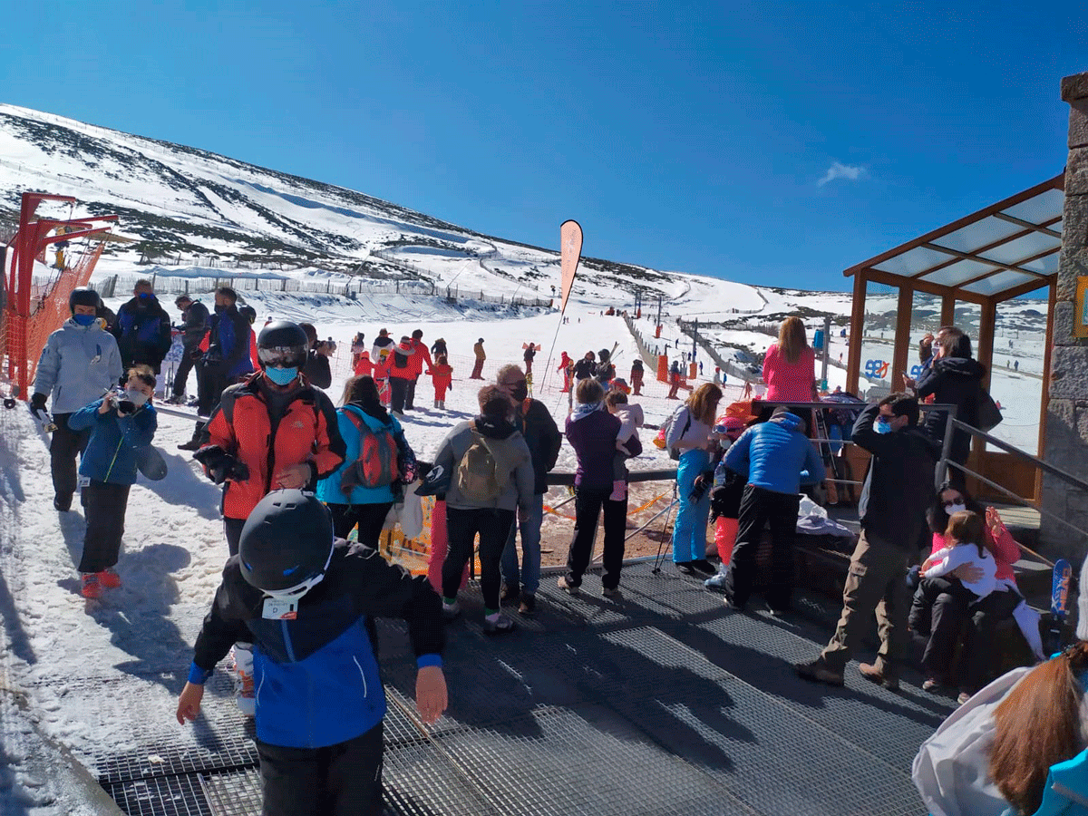 La Covatilla cerró la semana con la afluencia de más de 2.600 esquiadores - 1 de marzo de 2021