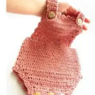 Pelele de bebé a Crochet