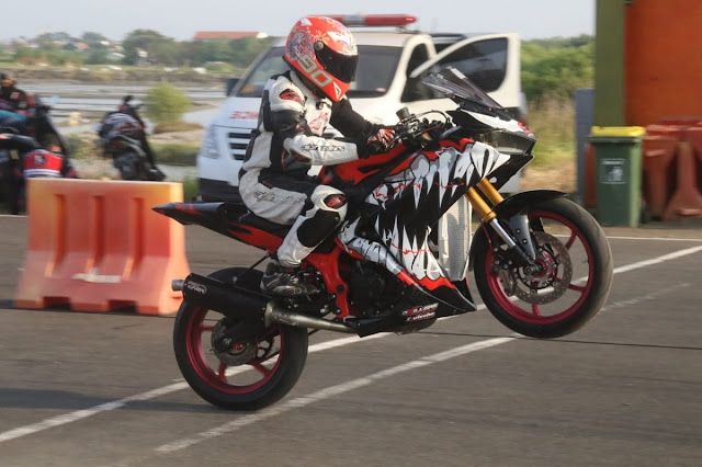Yamaha R25 drag bike