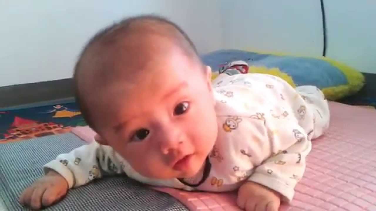 Perkembangan Bayi 4 Bulan : Perkembangan Bayi 5 Bulan: Stimulasi Hingga