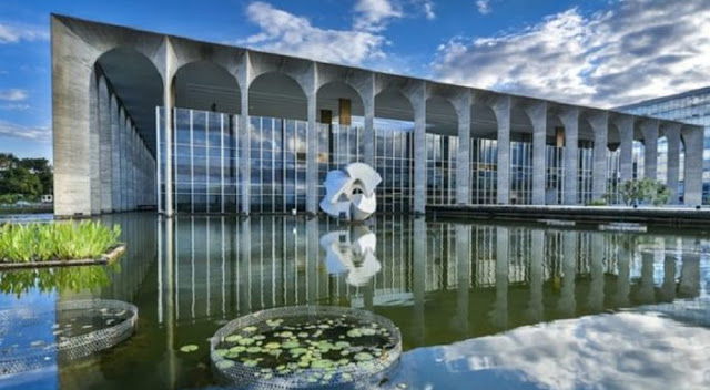 Operação diplomática resgata mais de 300 brasileiros na Europa