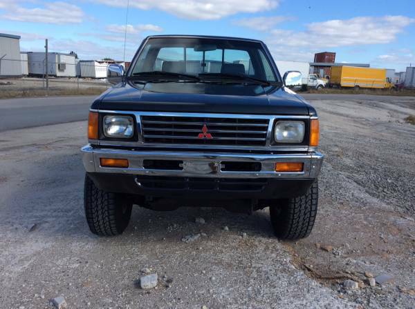 1988 Mitsubishi Mighty Max 4x4 Pickup Truck with Manual