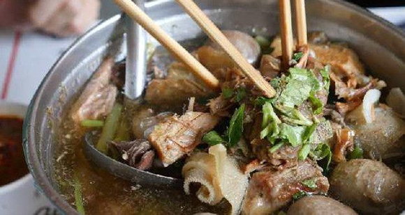 滿鍋都是肉讓人越吃越上癮的越南火鍋