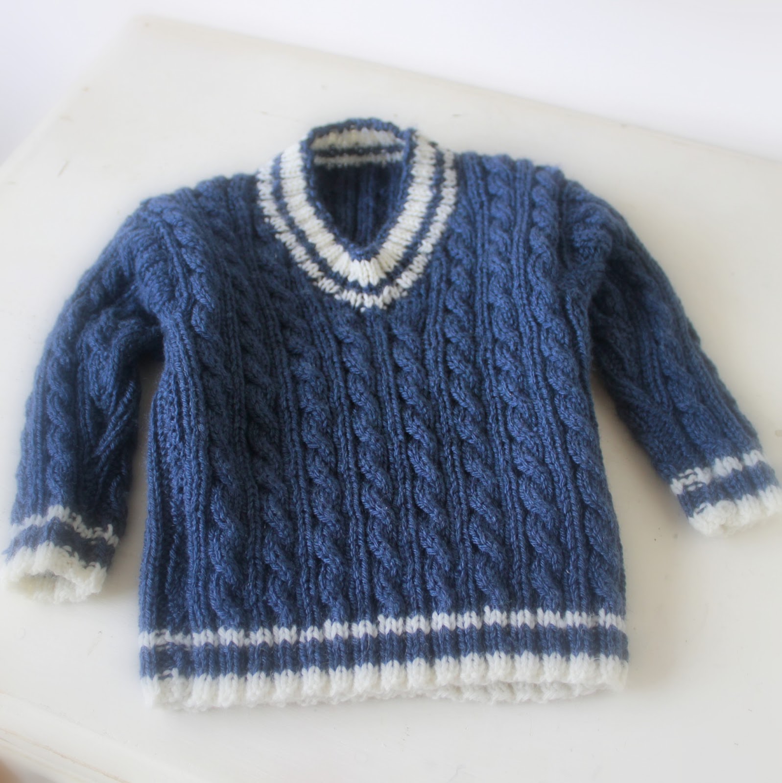 A World of Imagination: FO Friday.......Debbie Bliss Baby Cable Sweater.