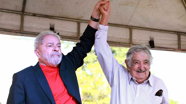 'Estou na fronteira, mas não fujo porque sou inocente', diz Lula no RS