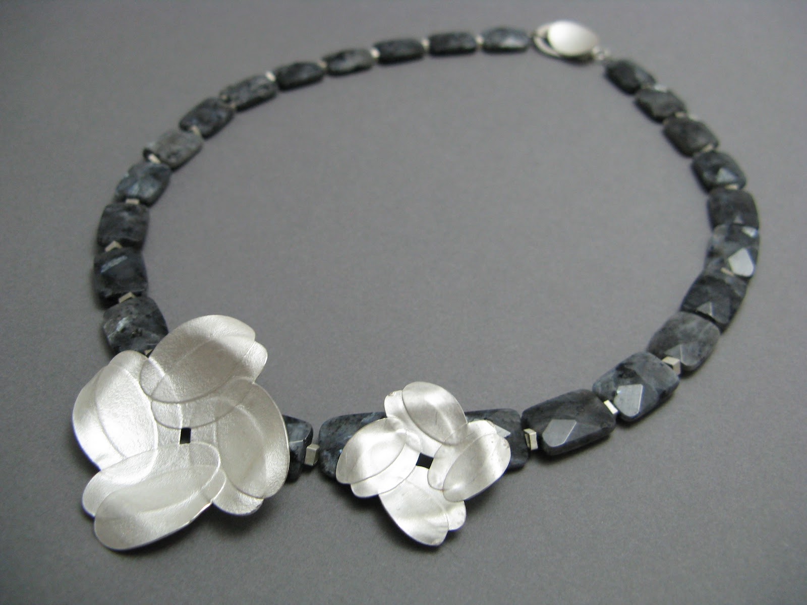 Donna Barry Contemporary Jewellery Hints of Colour