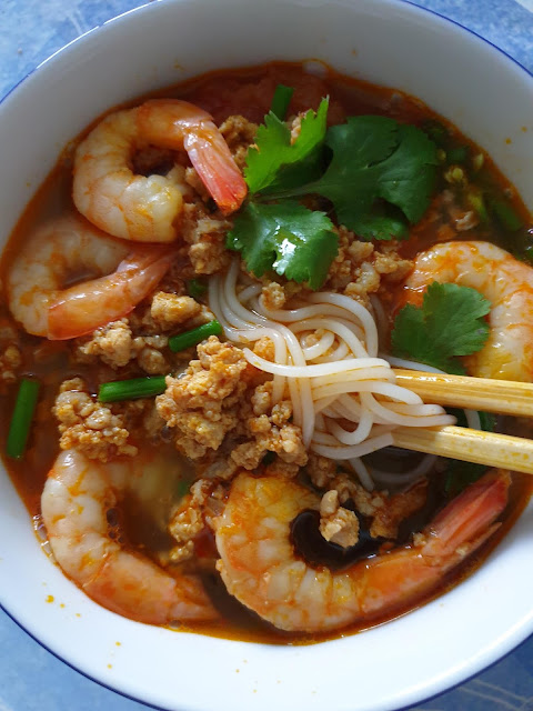 Soupe vietnamienne aux crevettes"Bún riêu tôm";Soupe vietnamienne aux crevettes"Bún riêu tôm"