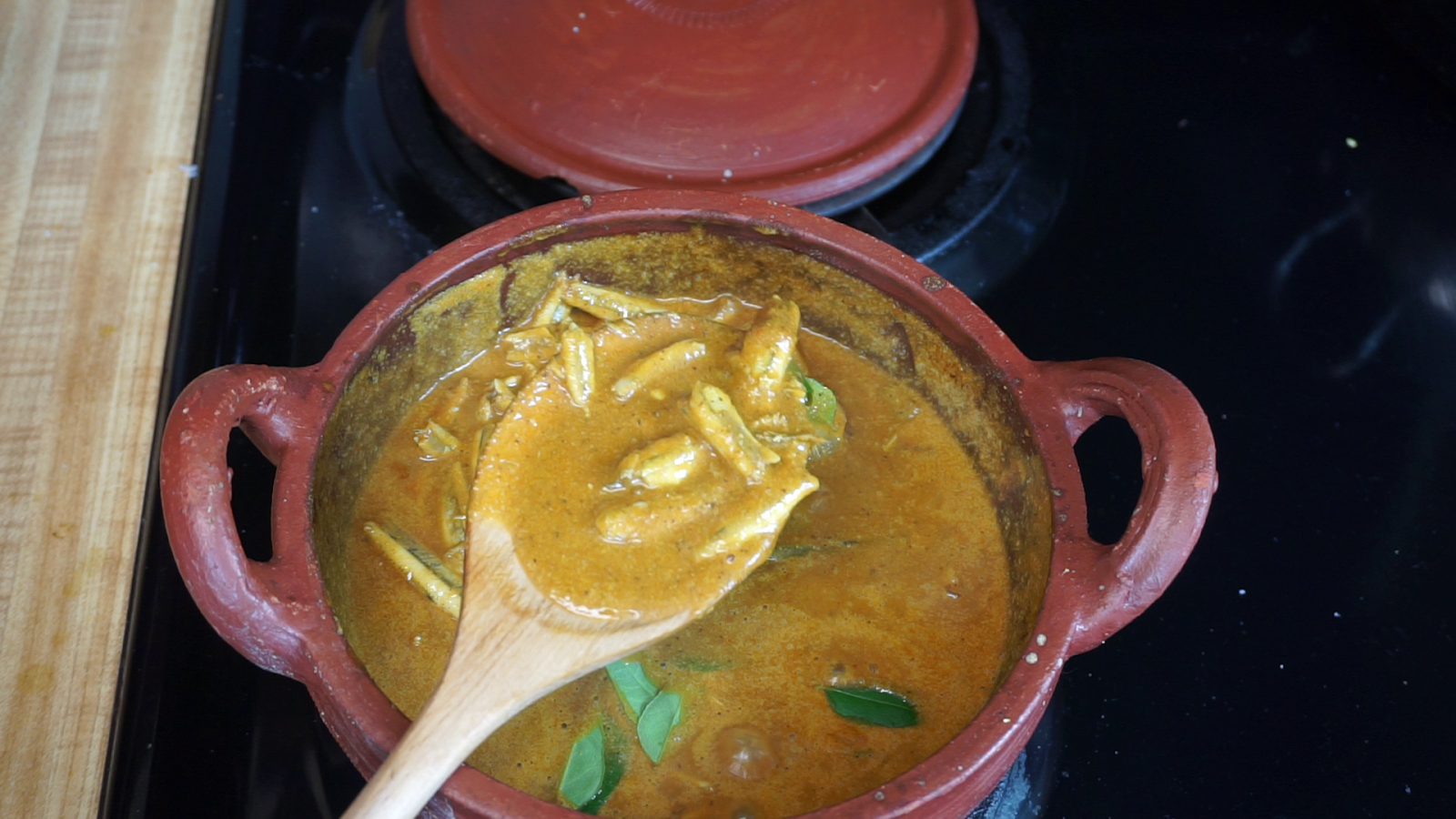 Anchovy Fish Curry / Nethili Meen Kulambu | Steffi's Recipes