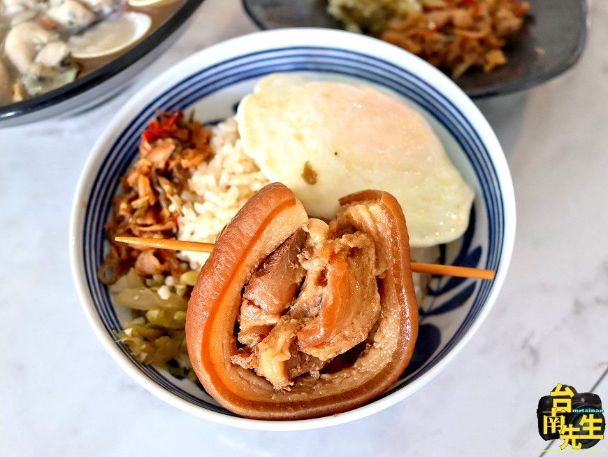 台南爌肉飯/阿嬤祖傳古早味料理/爌肉飯每日限量只賣60份/晚來真的吃不到/當天採買新鮮食材