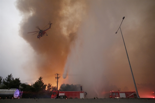 Δέκα συλλήψεις για εμπρησμούς και 19 προσαγωγές στην Ελλάδα