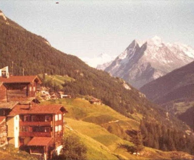 SaasFeeUFO1 700x578 La fotografía de Saas Fee: ¿Un encuentro ovni en los Alpes suizos?