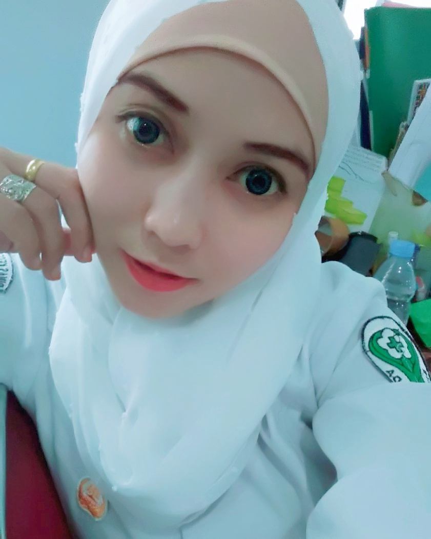 Kumpulan foto lengkap ibu bidan cantik new - CantikaMagz