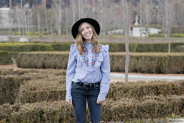 Outfit camisa bordados