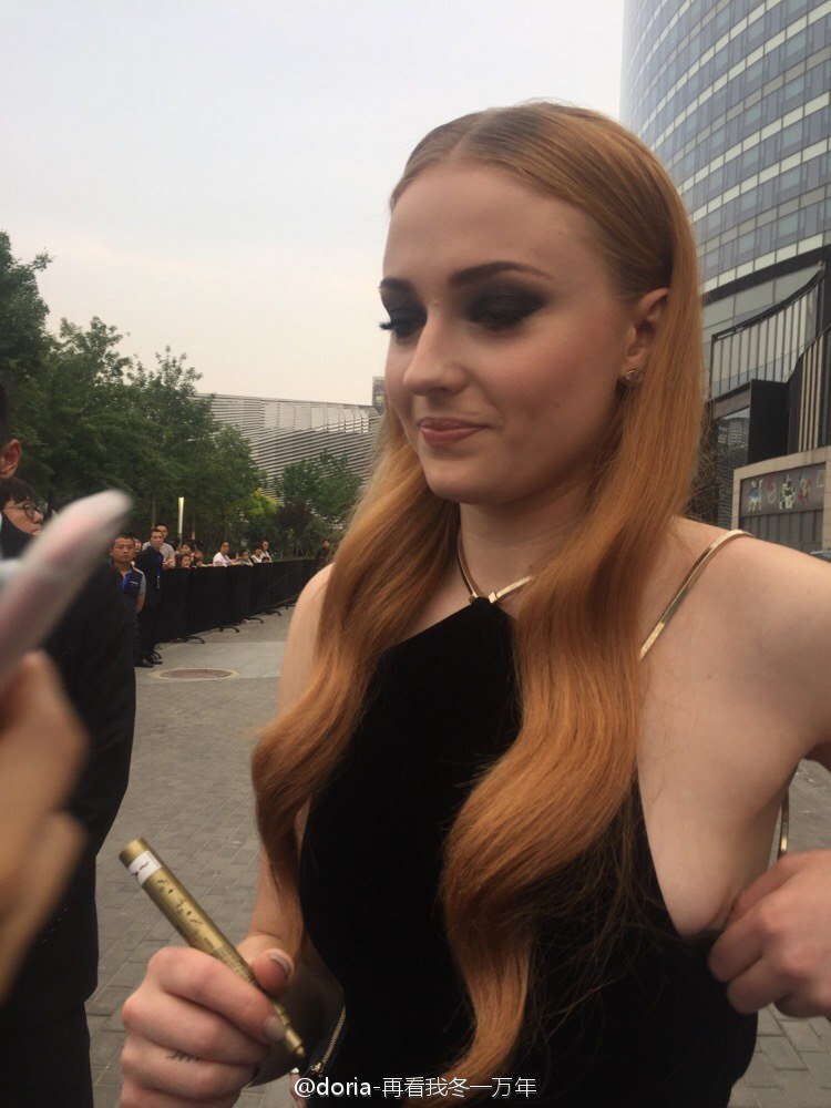 High Quality Celebrity Pictures: Sophie Turner nip slip