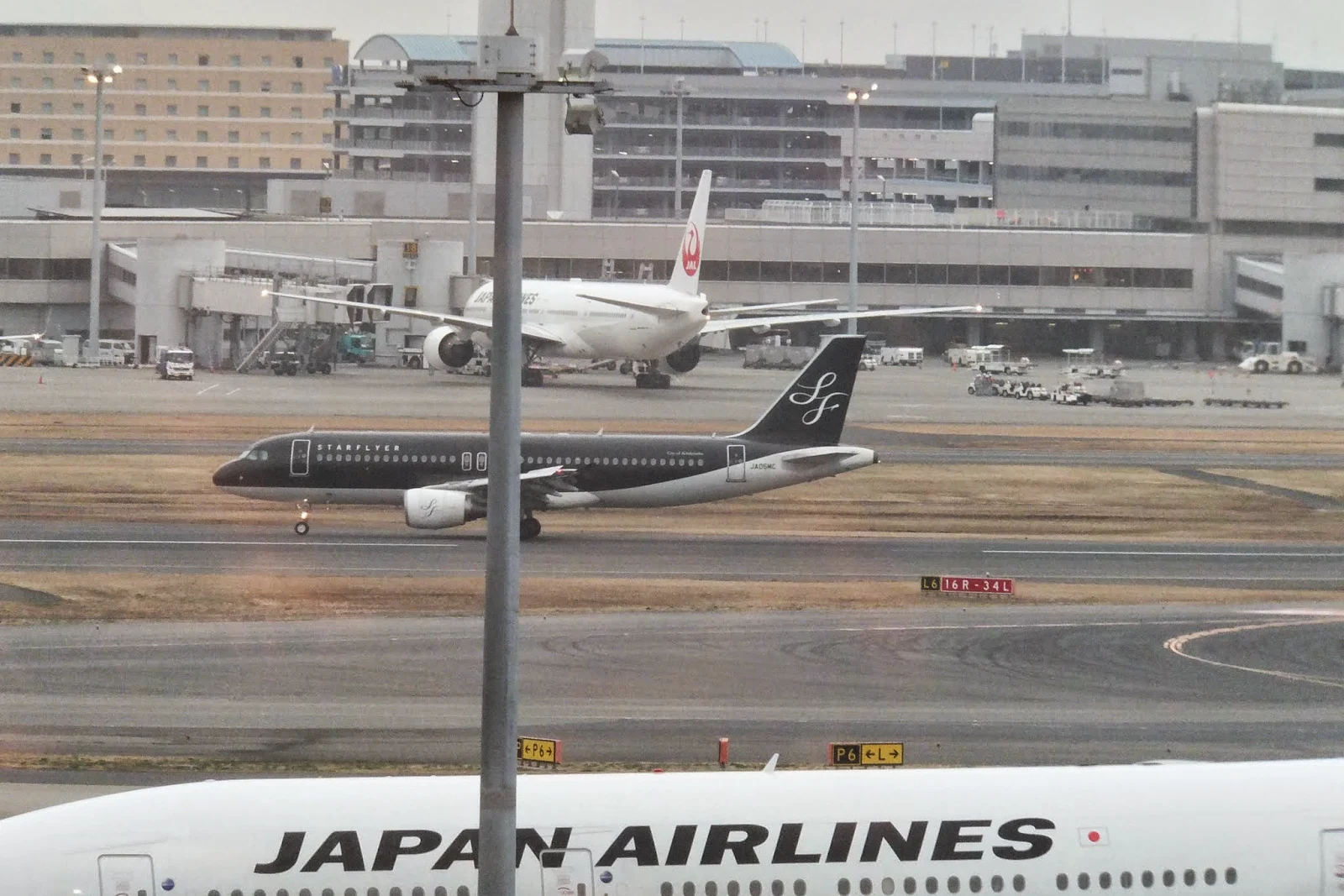 jal-lounge-haneda-airport-skyview3