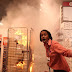 Manifestantes ateiam fogo em Carrefour após morte de João Alberto