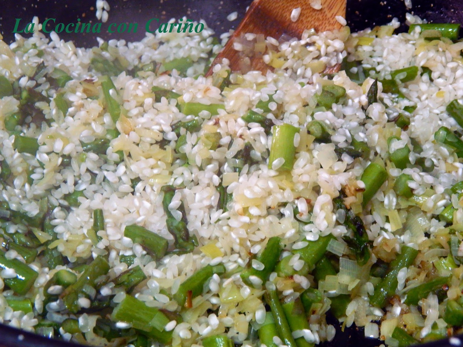 RISOTTO DE ESPÁRRAGOS TRIGUEROS Y CHURRASCO CRUJIENTE DE POLLO AL CURRY