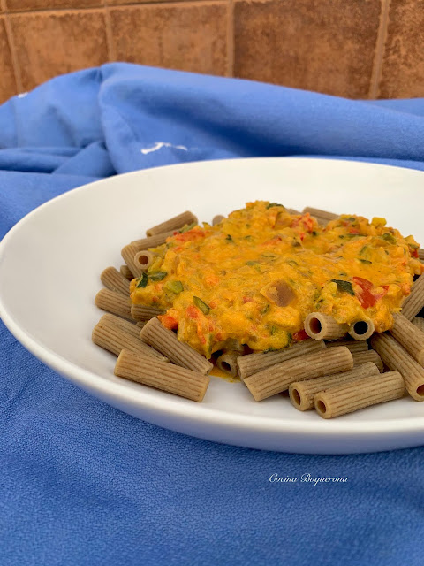 Pasta con salsa vegetal multiverduras