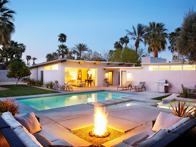 Liven up the Backyard With a Fire Pit