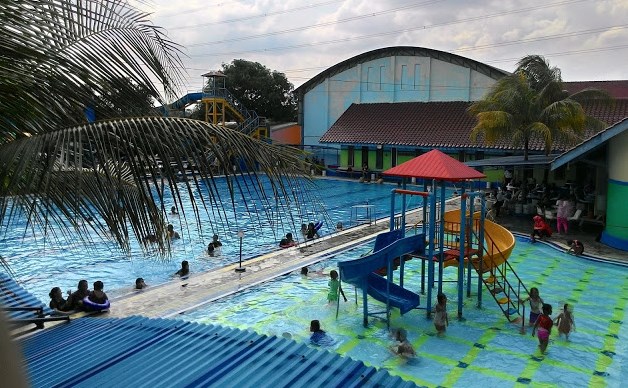 11 Waterpark Dan Kolam Renang Di Bekasi Terbaik Yang Paling Rame