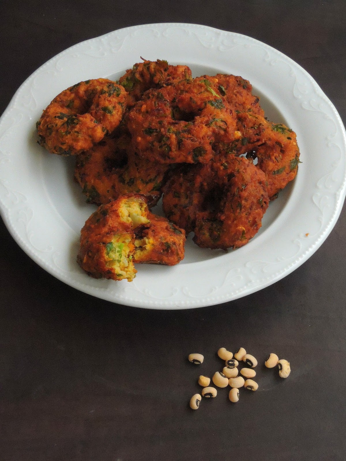 Priya's Versatile Recipes Carrot & Spinach Blackeyed Peas Medhu Vada