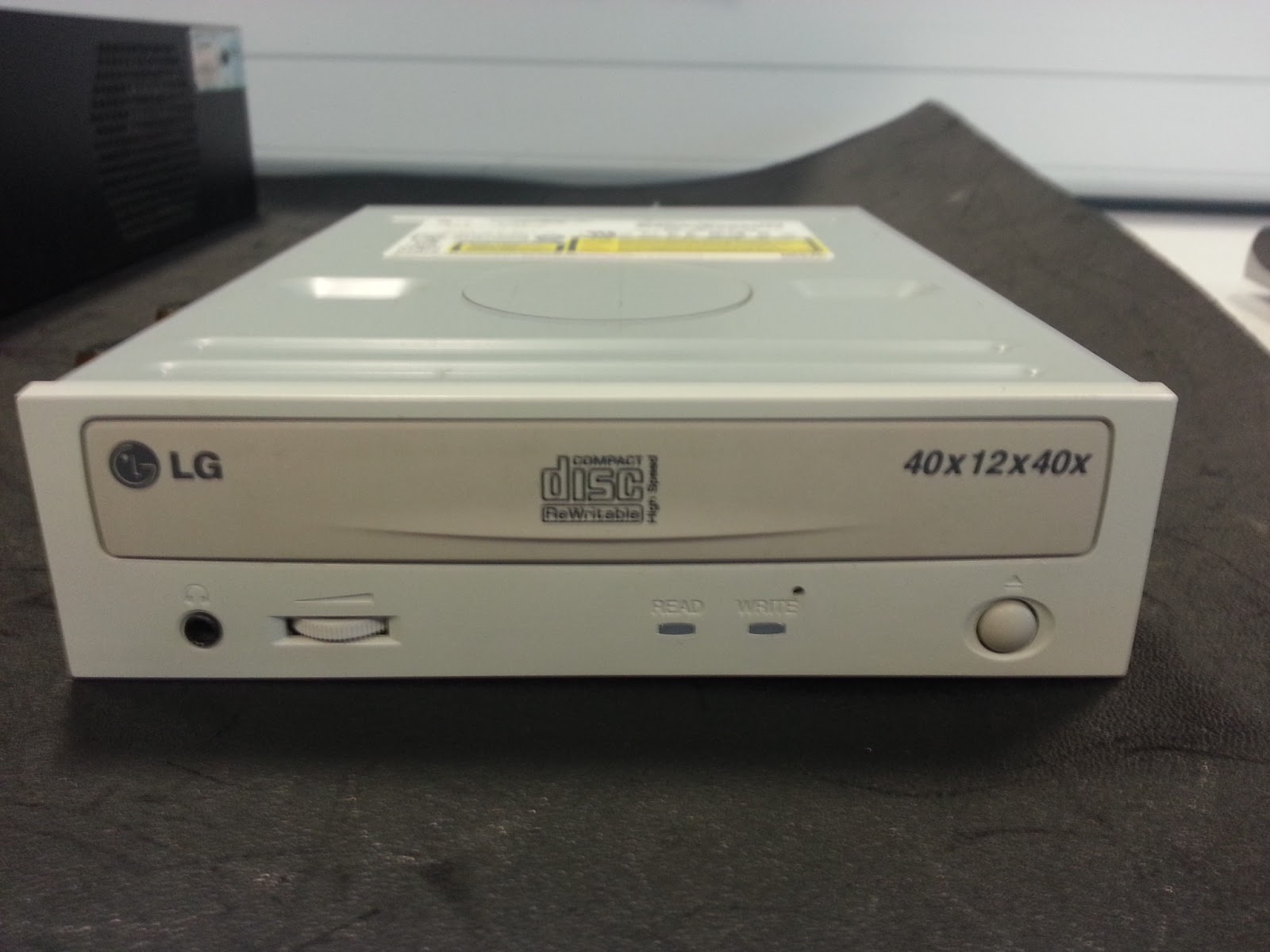 Bit by Bit Computer How to connect CDDVD drive to your computer?