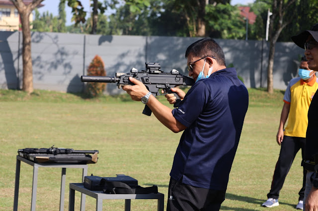 Perkuat Sinergitas TNI-Polri, Kapolda Banten Gelar Latihan Menembak Bersama Danrem 064 Maulana Yusuf