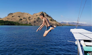 Hora del baño en el parque Nacional de Komodo. Hora del baño en el parque Nacional de Komodo.