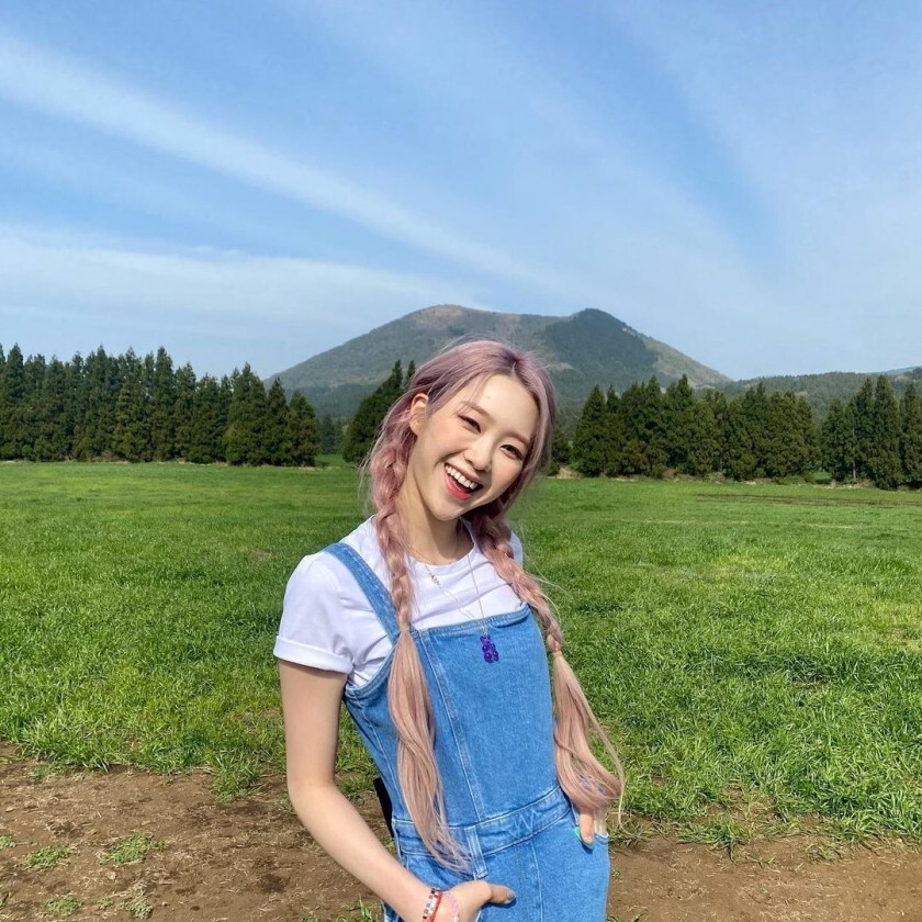 오마이걸 지호 양갈래 땋은머리 - 꾸르
