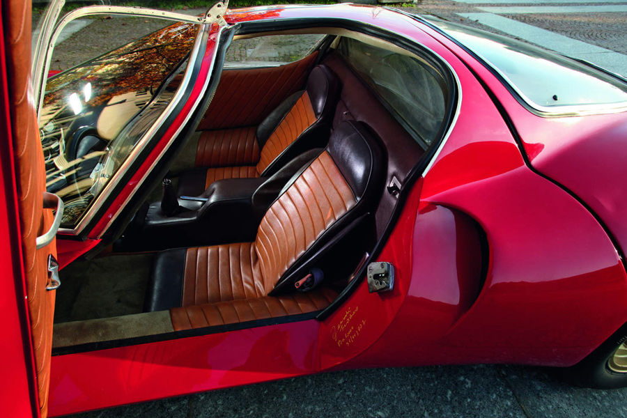 Автомобиль Альфа Ромео 33 Stradale