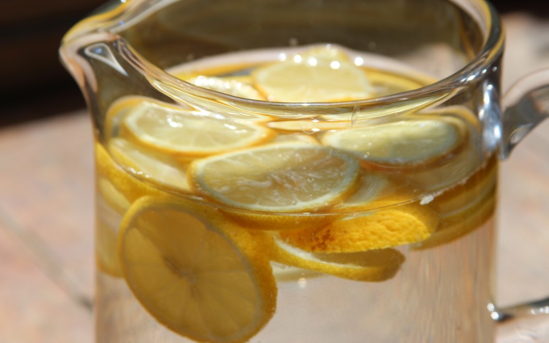 Begini nih Cara Membuat Infused Water Lemon yang Benar dan Berkhasiat untuk Kesehatan kamu! Coba
