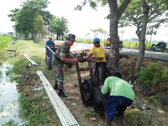 Babinsa Pantau Pembuatan Sumur Sibel, Ini Tujuannya Babinsa Pantau Pembuatan Sumur Sibel, Ini Tujuannya