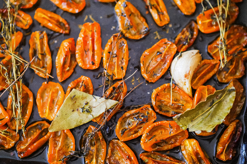 Recette facile : tomates cerises séchées confites à l'huile d'olive et aux herbes de Provence