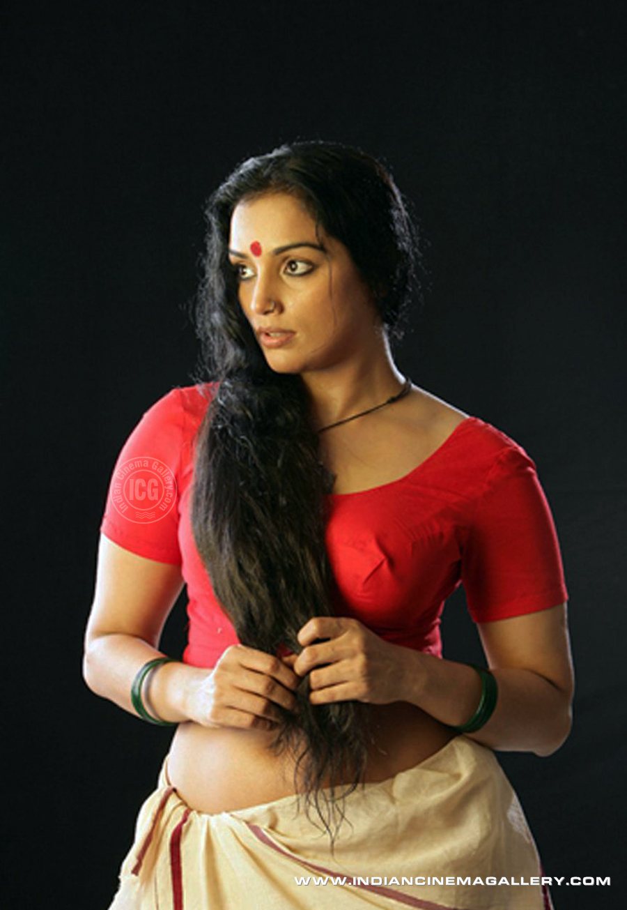 Shwetha Menon in Saree- Largest Collection Online! 