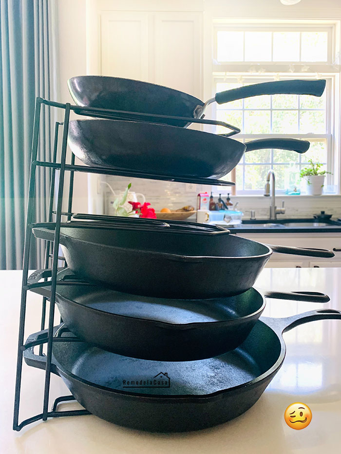 Kitchen Organization - Pots & Cast Iron Pans - Remodelando la Casa