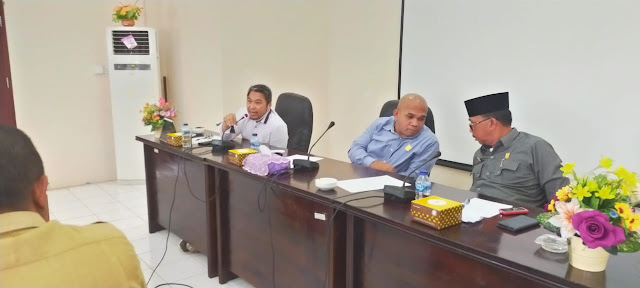 Ketua Komisi II DPRD Natuna, Hadiri Rapat Terkait Sengketa Penguasaan Lahan dan Tapal Batas Sedanau Dengan Gunung Durian Kecamatan Bunguran Utara. Ketua Komisi II DPRD Natuna, Hadiri Rapat Terkait Sengketa Penguasaan Lahan dan Tapal Batas Sedanau Dengan Gunung Durian Kecamatan Bunguran Utara.